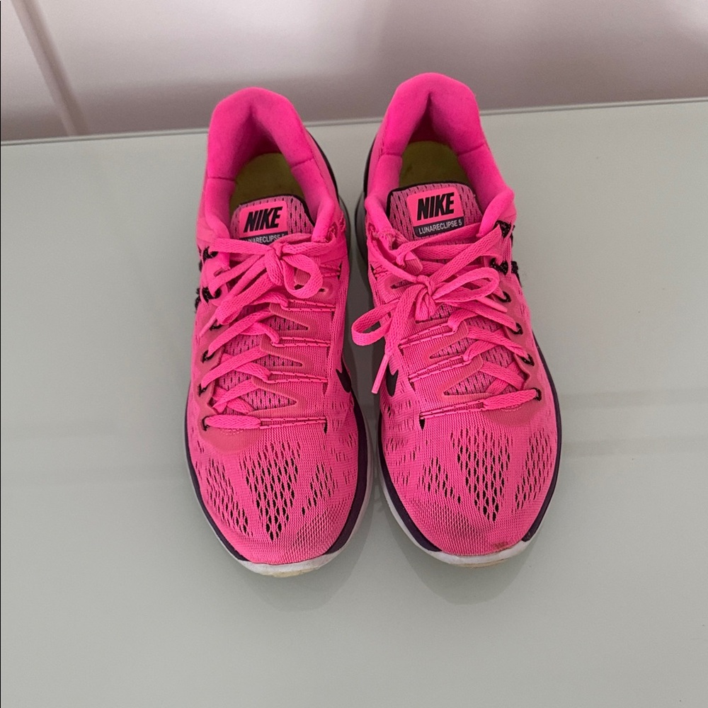 Nike Women’s Lunar Eclipse 5 running shoes in pink pow and black colorway